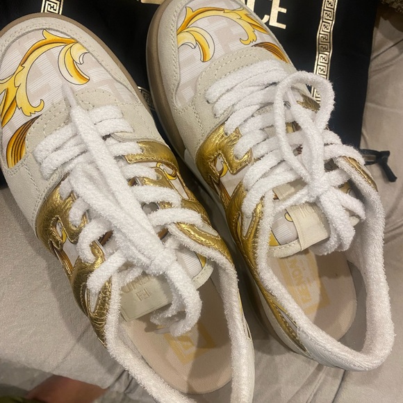 Fendi Women's White and Gold Sneakers. LIMITED ADDITION. - Picture 9 of 13